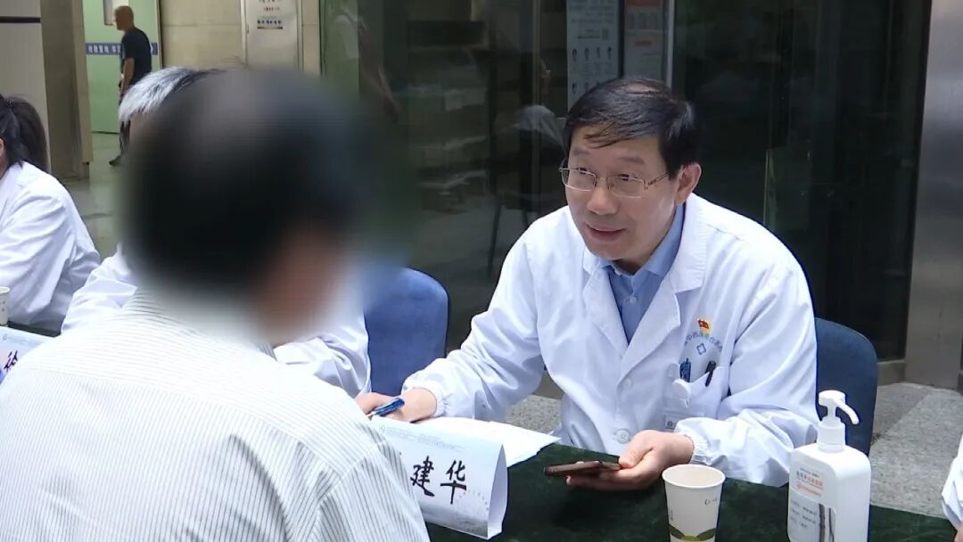 女子腰椎发现肿瘤，检查后发现竟是从脖子转移过来！医生提醒：这种癌千万别轻视