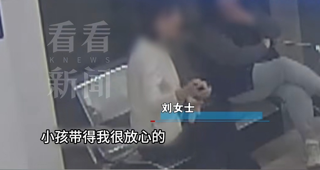 6年住家保姆因打孩子被炒，雇主拒付剩余工资，当场持刀自伤威胁雇主，警方介入