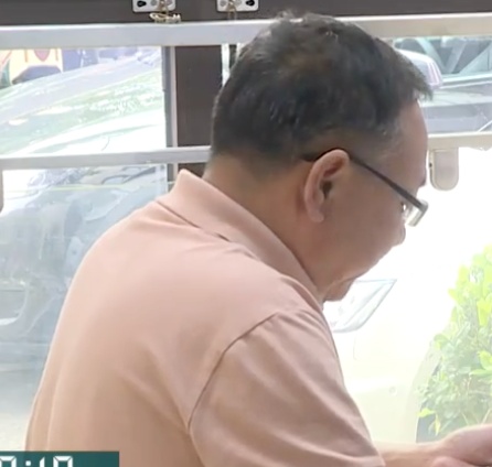 为了买齐,不少上海人几乎跑断腿…本月起"松绑"了! 市民: 真的很方便 为了买齐,不少上海人几乎跑断腿…本月起"松绑"了! 市民: 真的很方便