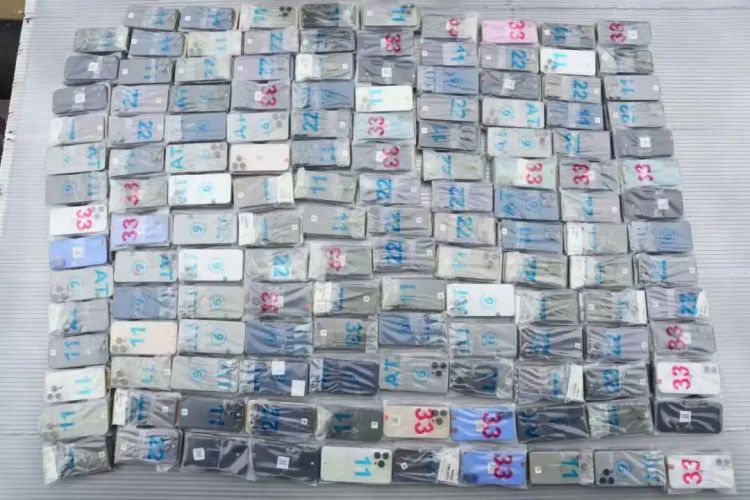 文锦渡海关在货运进口渠道查获车辆尾板夹层藏匿旧手机420台