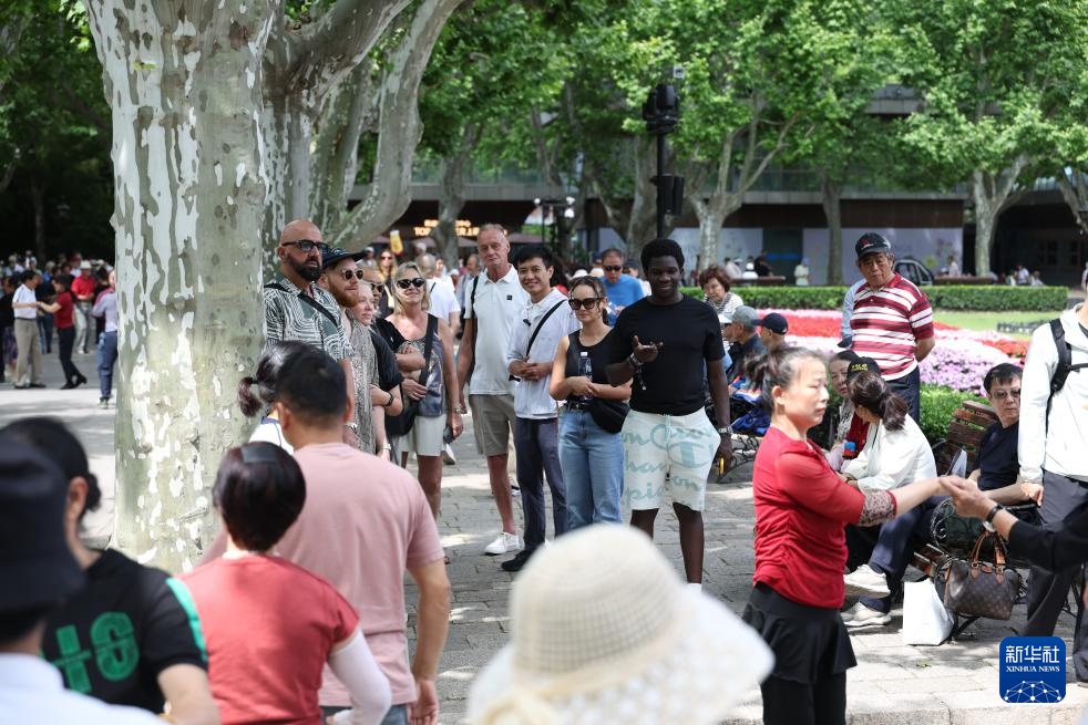 图片故事丨入境旅游策划师刘礼超：用骑行游向世界讲述“上海故事”