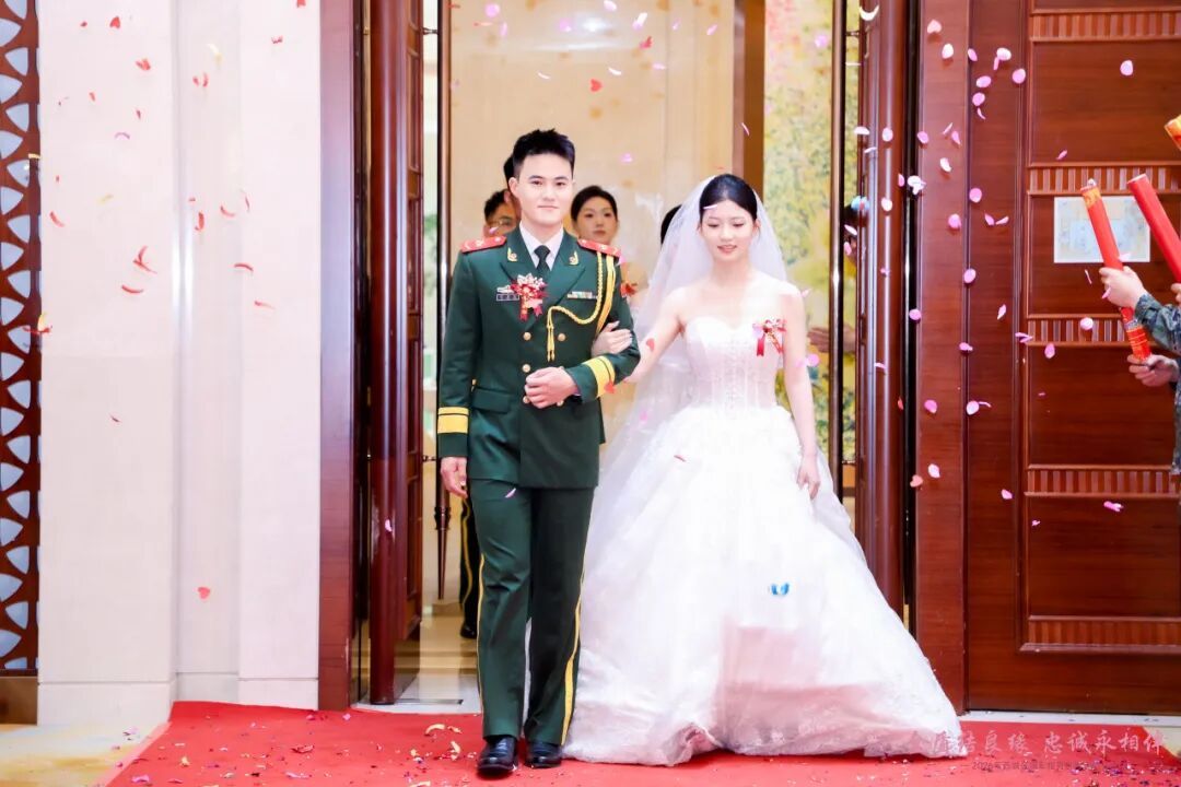 金盾结良缘 忠诚永相伴——西城区举办2026年“拥军服务季”官兵集体婚礼