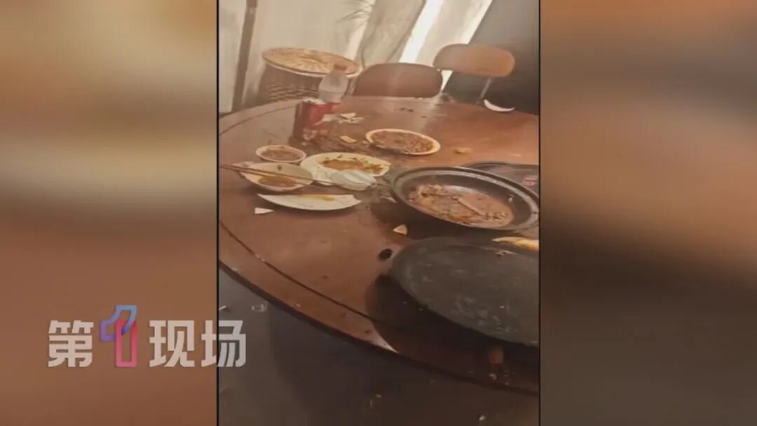 餐馆包厢内卡式炉突然爆炸，4人被震倒，当心这个“餐桌炸弹”