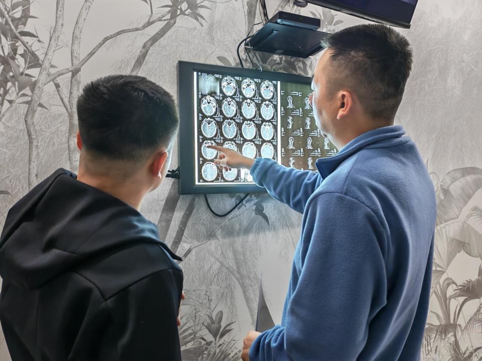 华人突发口角歪斜确诊脑卒中，援非医生火速出诊半小时投入抢救挽回性命