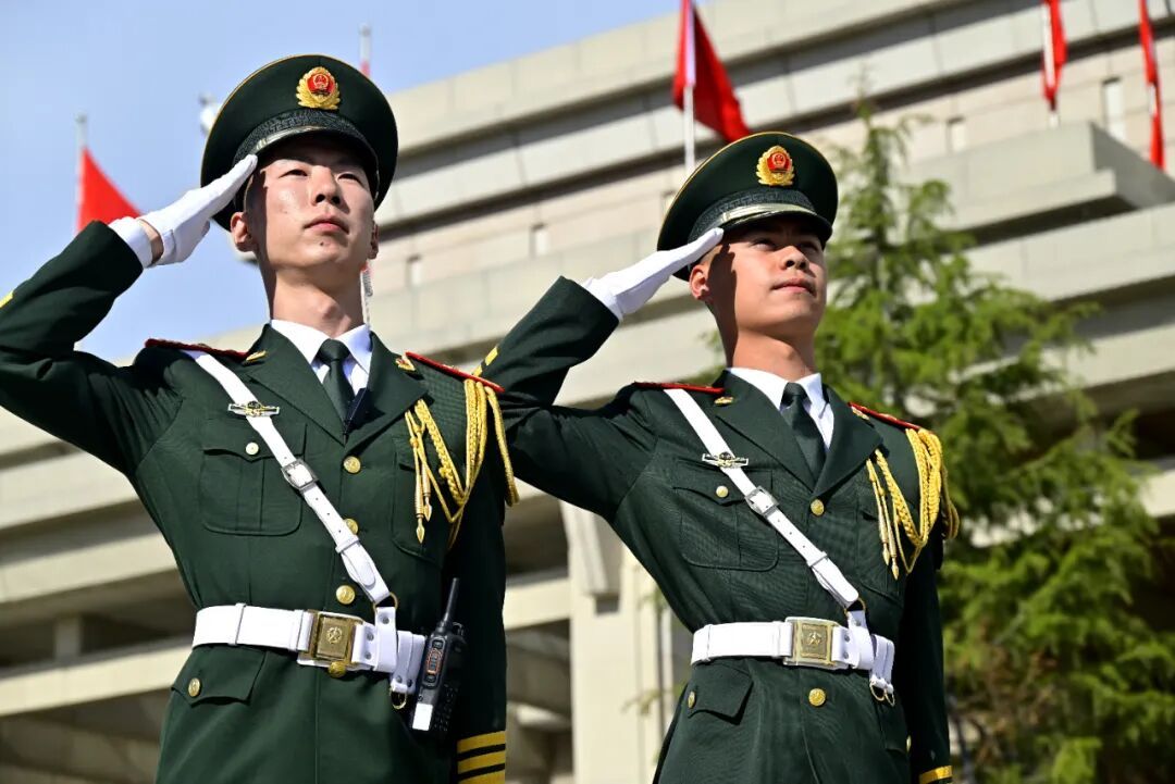 震撼外网的中国军人找到了：23岁的“国门第一哨”距离空军一号最近时不足20米