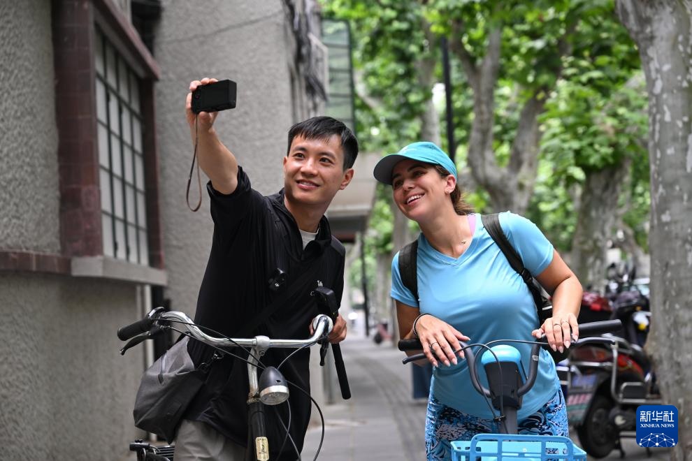 图片故事丨入境旅游策划师刘礼超：用骑行游向世界讲述“上海故事”