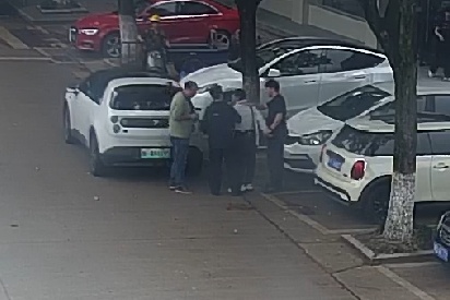 张某某专偷这些地方，被海宁警方当街抓获！