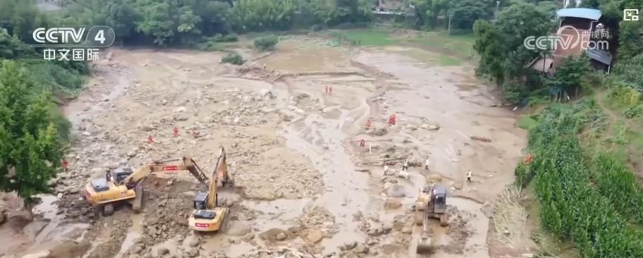 中东部大范围降雨持续：多部门全力救援 紧急转移群众、抢修道路保畅通