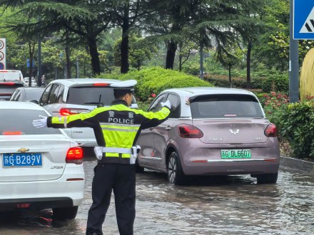 连云港暴雨夜被这份安全感拉满 连云港暴雨夜被这份安全感拉满