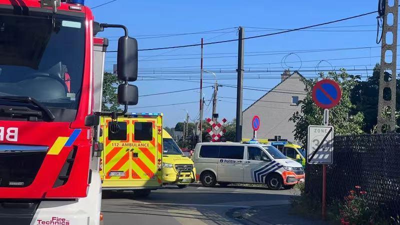 比利时发生火车与校车相撞事故 已致多人死亡