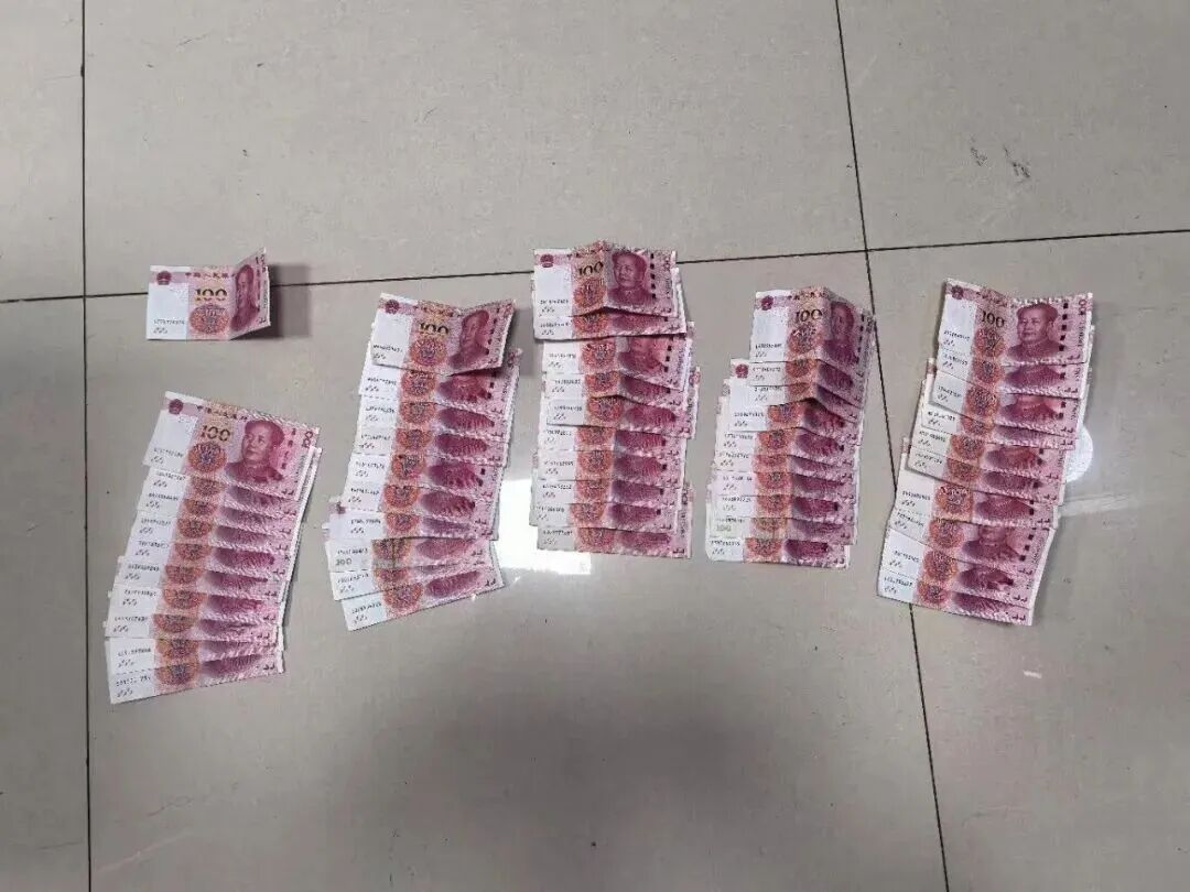 男子借宝马车谎称没钱加油，找路人借800元后猛踩油门逃离……