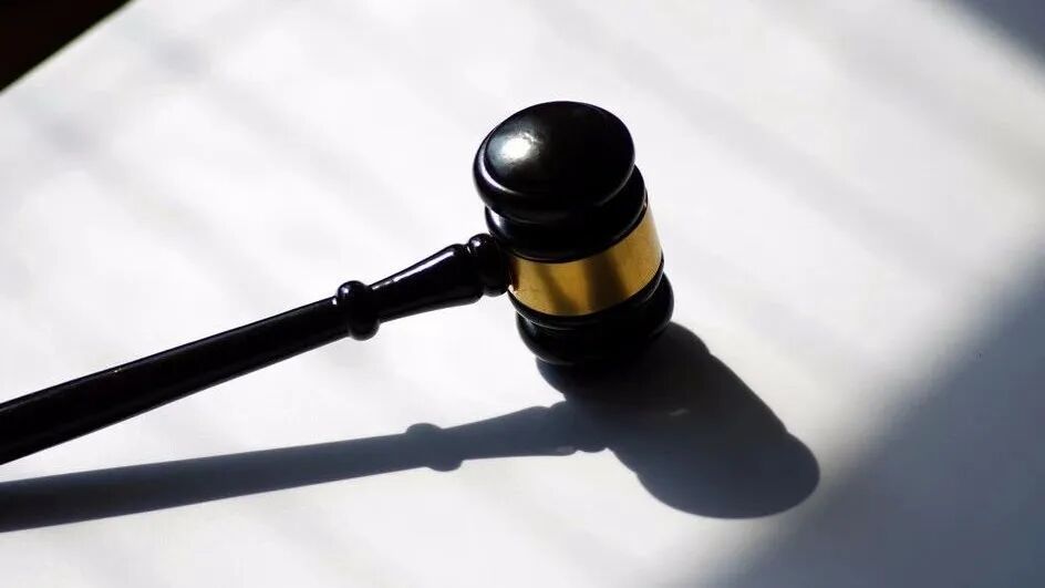 同居女友长期虐待伤害2岁幼女致其死亡 最高法：依法判处死刑，绝不姑息