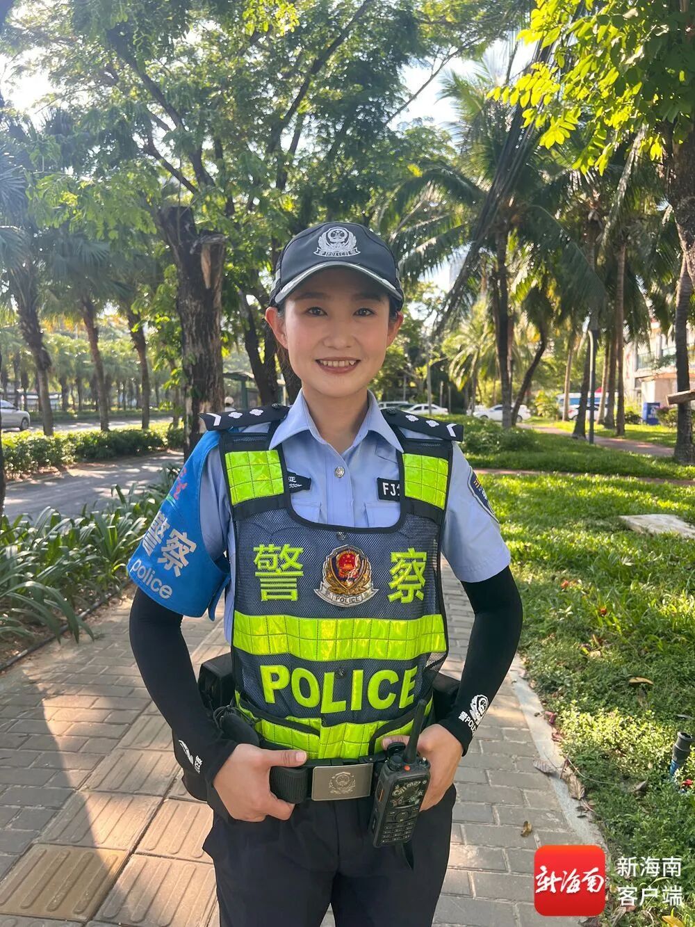 深夜给晚归工人送头盔！刷屏全网的三亚暖心女警找到了