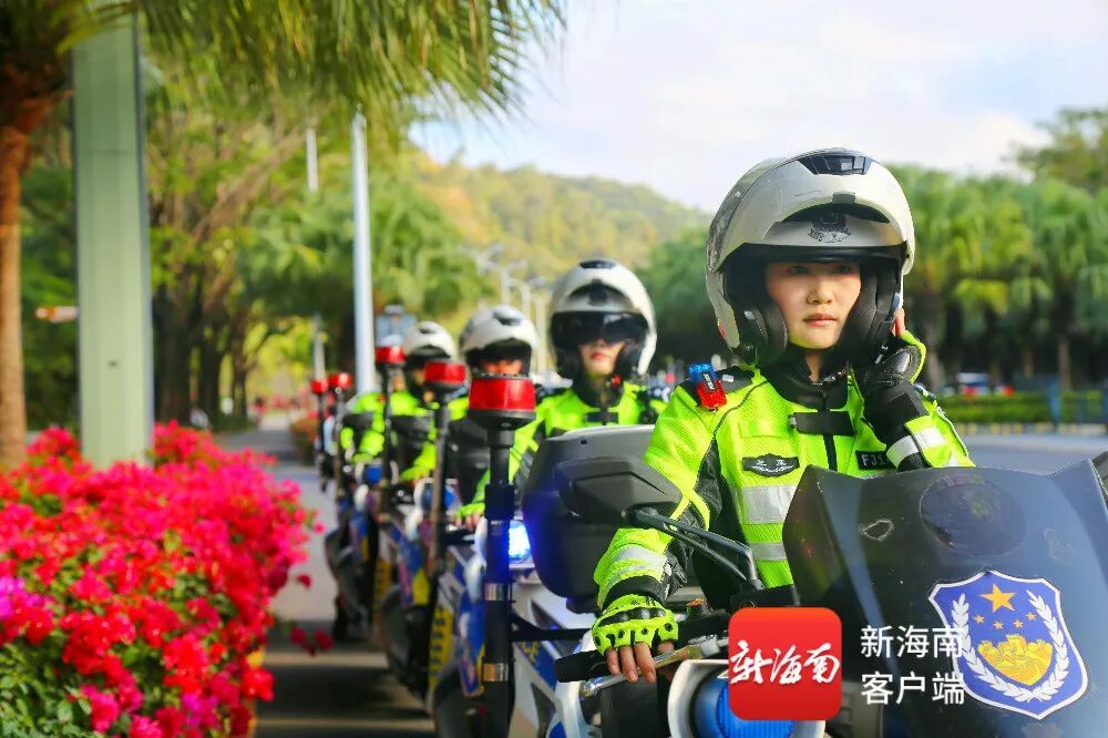 深夜给晚归工人送头盔！刷屏全网的三亚暖心女警找到了