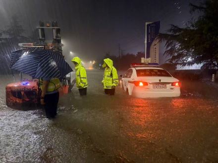 连云港暴雨夜被这份安全感拉满 连云港暴雨夜被这份安全感拉满