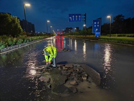 连云港暴雨夜被这份安全感拉满 连云港暴雨夜被这份安全感拉满