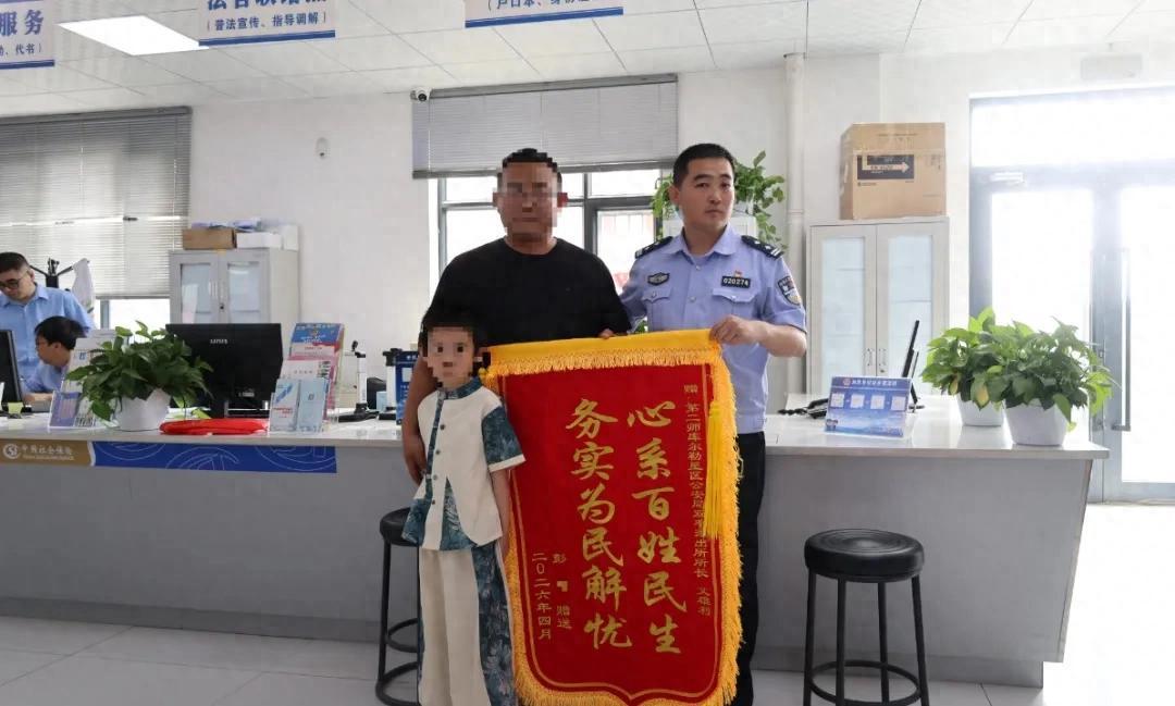 孩子入学“卡”在户籍上?民警连跑21天,打通最后一关! 孩子入学“卡”在户籍上?民警连跑21天,打通最后一关!