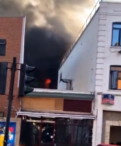 英国伦敦戈尔德斯格林地区一犹太超市发生火灾
