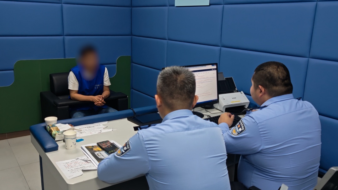 两名长期从事跨省非法客运活动人员被警方刑拘 两名长期从事跨省非法客运活动人员被警方刑拘