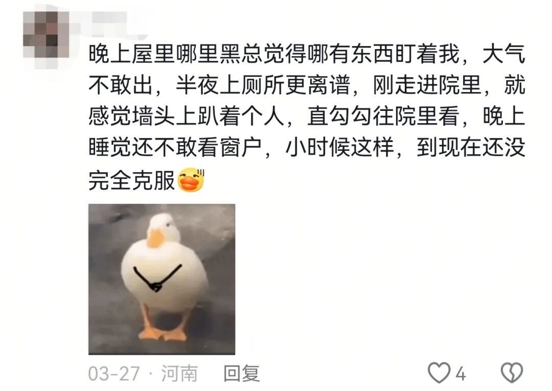 当你从黑黑的房间“镇定自若”地夺门而出，网友：“在我家装监控了吧……”