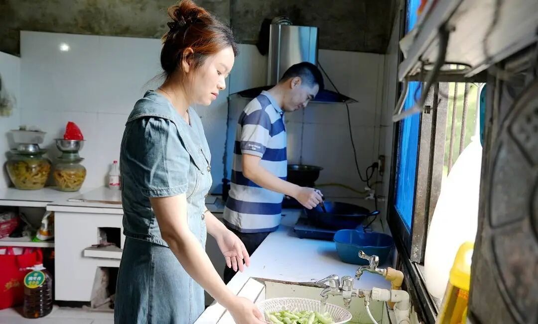 丈夫确诊肾功能衰竭晚期，妻子万分之一几率配型成功，决定割肾救夫