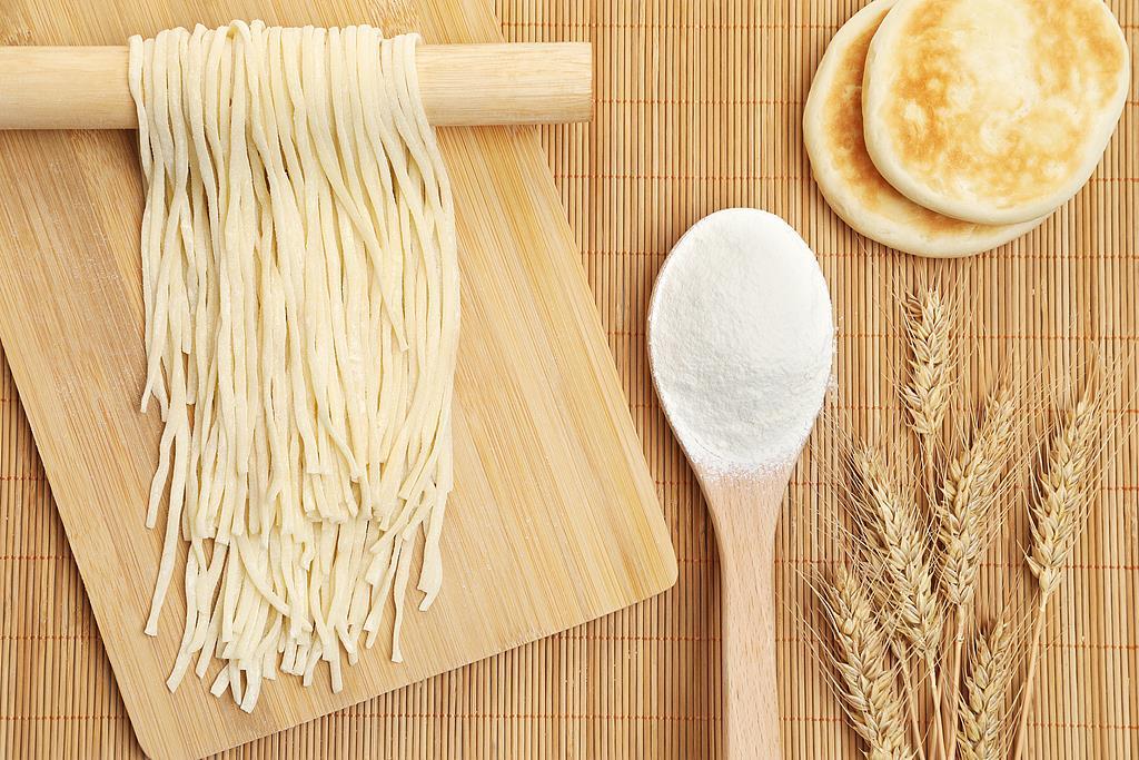 初中生吃面后运动突发休克 医生：“食物+运动”可能诱发特殊过敏