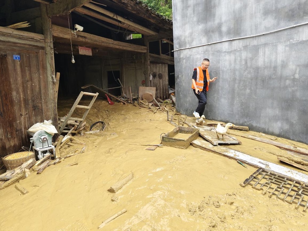 与滑坡“赛跑”,一小时19人安全转移 与滑坡“赛跑”,一小时19人安全转移