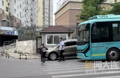 你慢慢走，我静静等……大连524路公交，全网点赞！