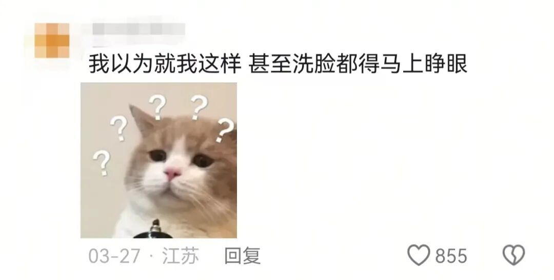 当你从黑黑的房间“镇定自若”地夺门而出，网友：“在我家装监控了吧……”