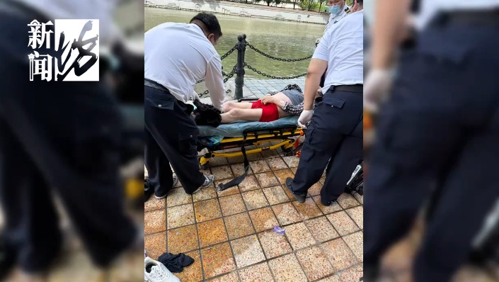 上海一老人掉进苏州河,男子故意狂绕一圈救人?理由让人赞叹! 上海一老人掉进苏州河,男子故意狂绕一圈救人?理由让人赞叹!