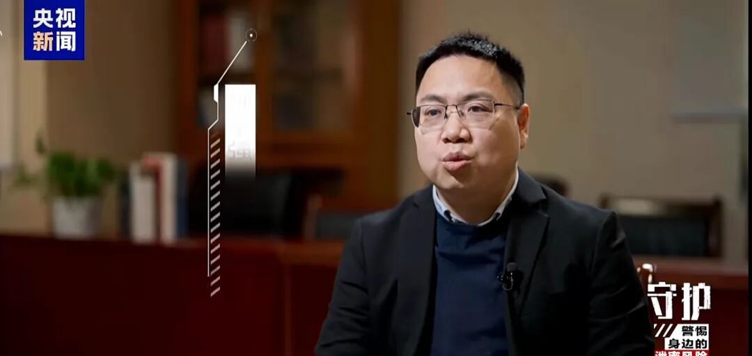 那个给我拍婚纱照的摄影师，是间谍
