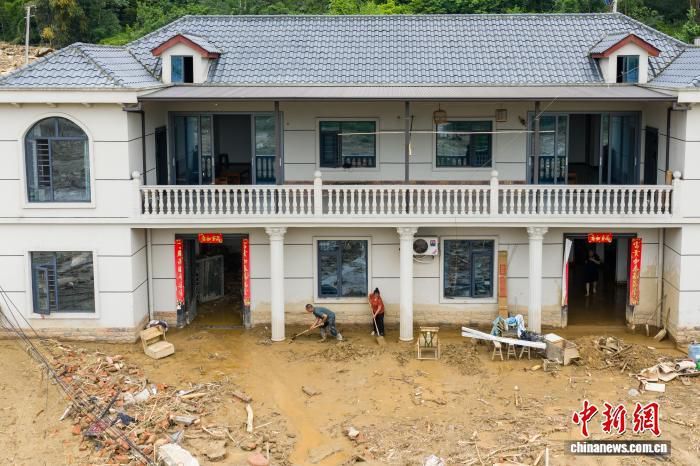 探访重庆永川山洪灾后:电力正抢修 村民忙清淤 恢复工作有序推进 探访重庆永川山洪灾后:电力正抢修 村民忙清淤 恢复工作有序推进