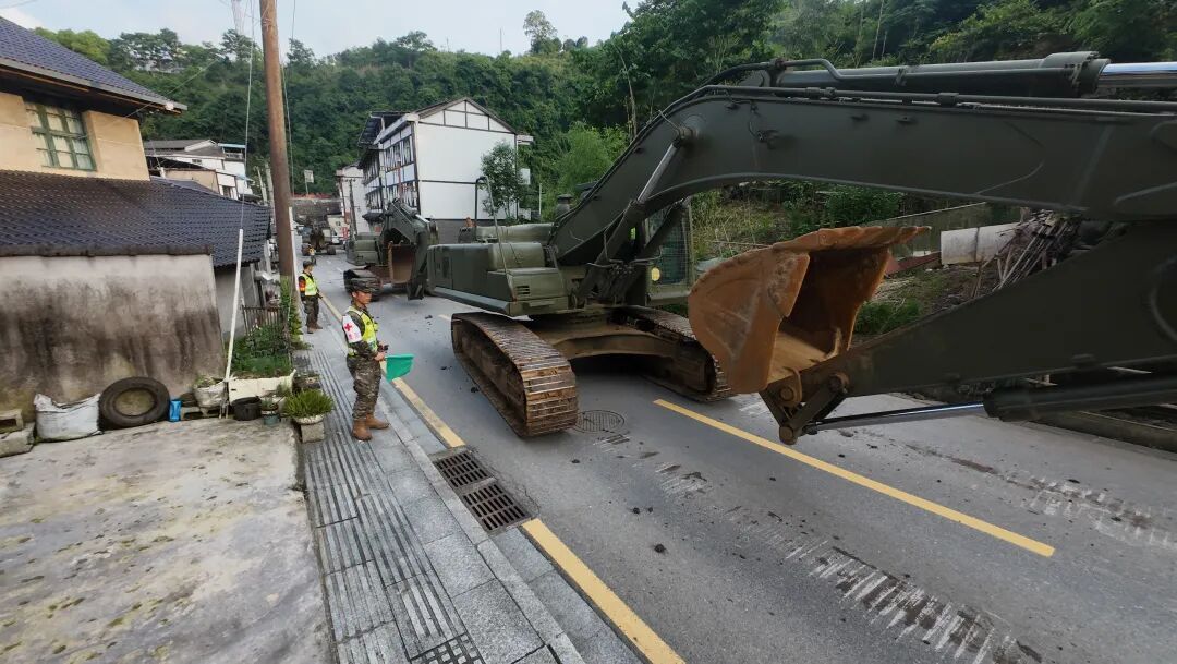 湖南石门部分道路中断,武警专业力量紧急抢通 湖南石门部分道路中断,武警专业力量紧急抢通