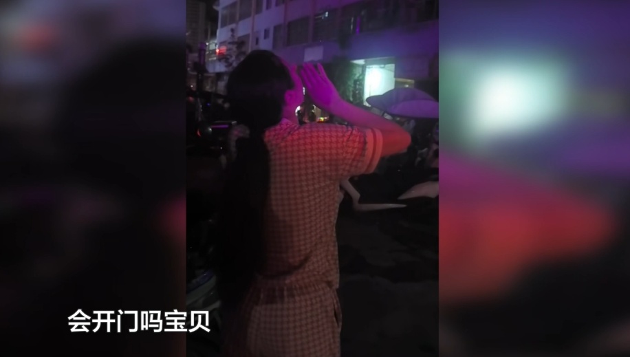 ”宝贝开门……”凌晨2点传来男童哭声,左邻右舍担忧报警:没事的,爸爸不在,叔叔在 ”宝贝开门……”凌晨2点传来男童哭声,左邻右舍担忧报警:没事的,爸爸不在,叔叔在