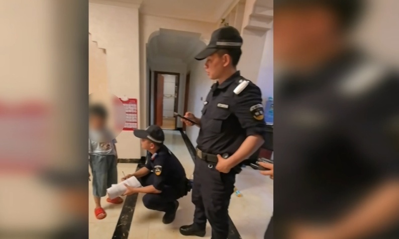 ”宝贝开门……”凌晨2点传来男童哭声,左邻右舍担忧报警:没事的,爸爸不在,叔叔在 ”宝贝开门……”凌晨2点传来男童哭声,左邻右舍担忧报警:没事的,爸爸不在,叔叔在