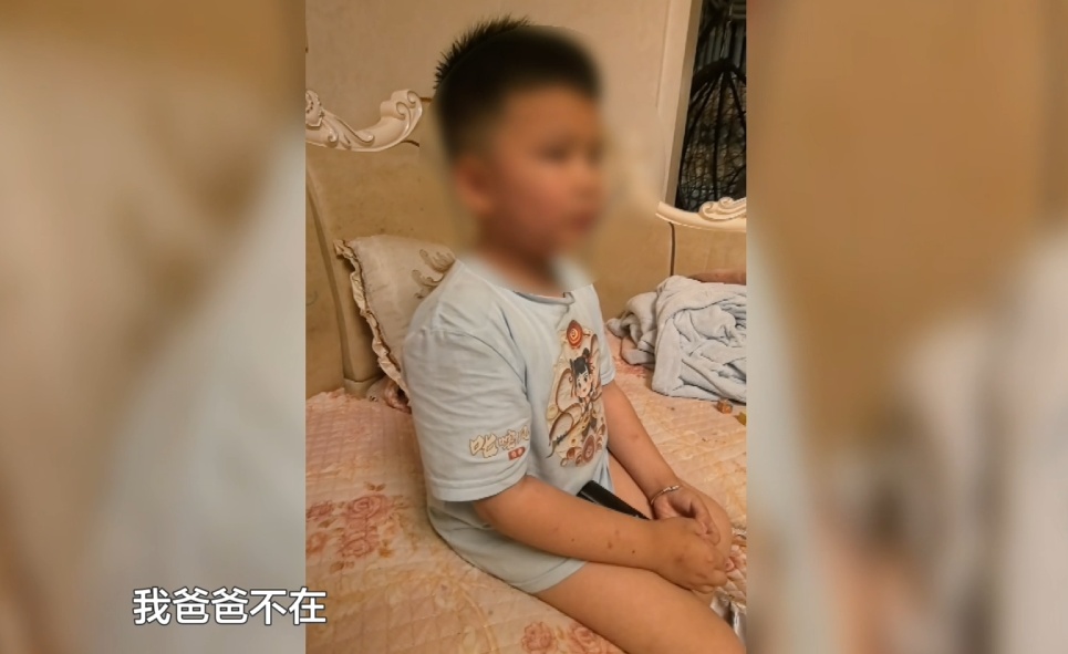 ”宝贝开门……”凌晨2点传来男童哭声,左邻右舍担忧报警:没事的,爸爸不在,叔叔在 ”宝贝开门……”凌晨2点传来男童哭声,左邻右舍担忧报警:没事的,爸爸不在,叔叔在