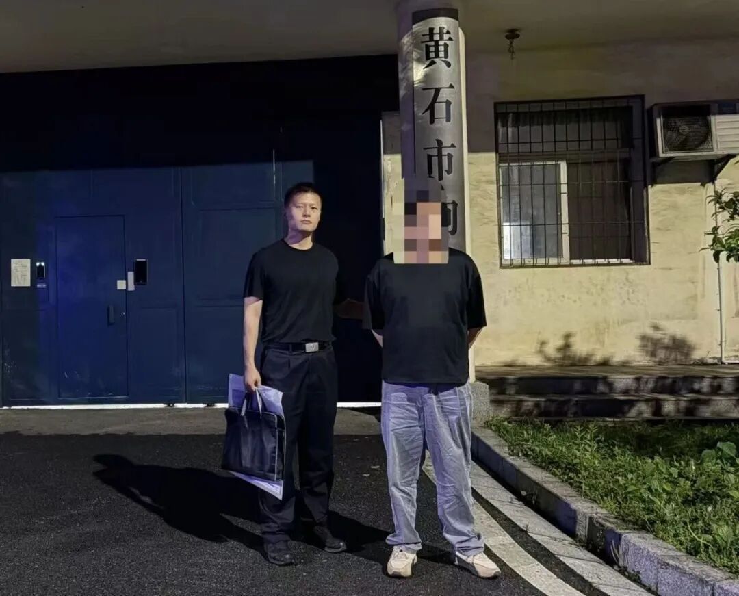 “我转一转,捡捡漏...”面对民警的眼神直视,他越说越心虚! “我转一转,捡捡漏...”面对民警的眼神直视,他越说越心虚!