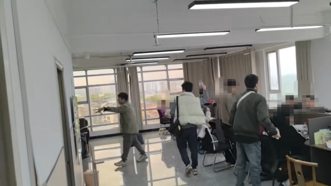 高锰酸钾+维C变“神效”?警惕这场坑老骗局! 高锰酸钾+维C变“神效”?警惕这场坑老骗局!