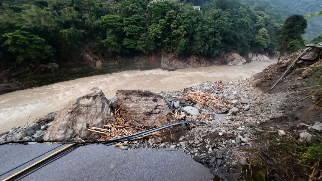 湖南石门部分道路中断,武警专业力量紧急抢通 湖南石门部分道路中断,武警专业力量紧急抢通