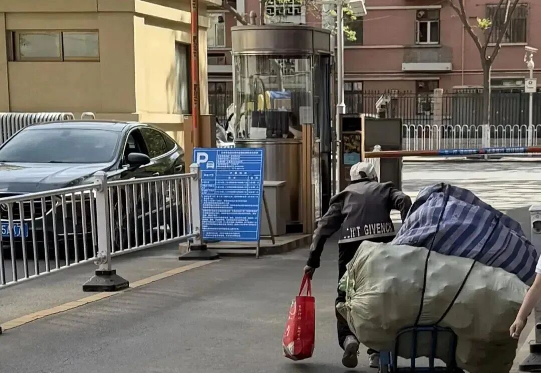 “感谢学校让拾荒老人进校”，这篇论文致谢火了！