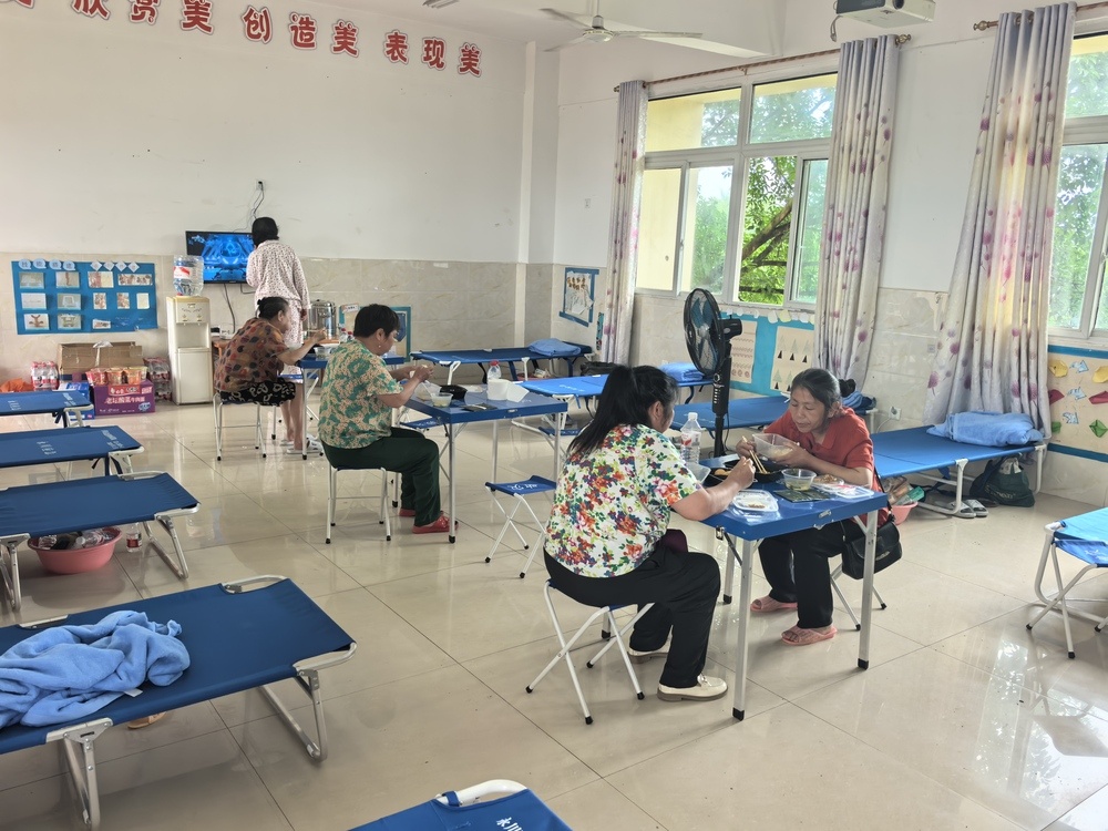 南方多地持续开展防汛救援