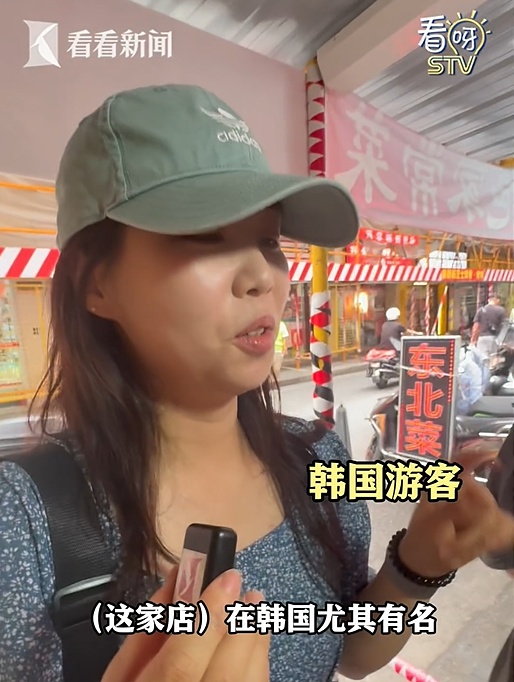 上海这个煎饼果子小摊被韩国人“盯”上了！店主：80%都是韩国人，他们还给我带特产