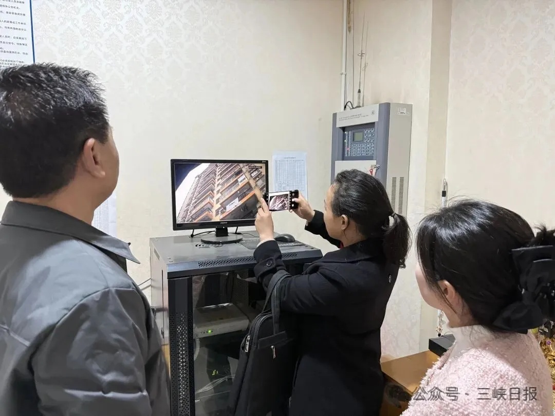 楼上突然掉下一瓶矿泉水，砸坏自家田里几棵辣椒苗，女子起诉小区业主委员会