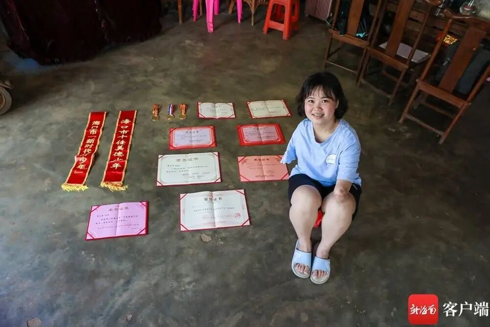 那个用脚写字的“折翼”女孩,大学毕业啦!关于未来,她说…… 那个用脚写字的“折翼”女孩,大学毕业啦!关于未来,她说……