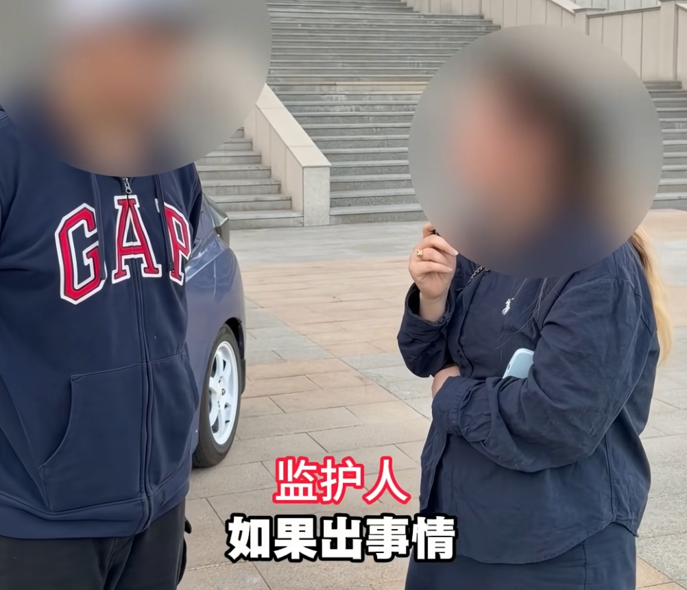 5名少年深夜狂飙改装车,开车时把方向盘拆下伸出窗外!交警叔叔都说:我真的第一次见到…… 5名少年深夜狂飙改装车,开车时把方向盘拆下伸出窗外!交警叔叔都说:我真的第一次见到……