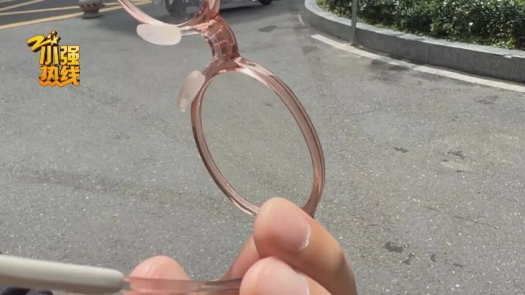 10岁女孩戴“预防近视”眼镜,视力反而涨了300度!医院检查后有惊人发现… 10岁女孩戴“预防近视”眼镜,视力反而涨了300度!医院检查后有惊人发现…