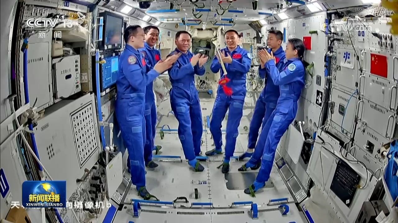 神舟二十一号、神舟二十三号航天员乘组进行在轨交接 东风着陆场完成最后一次全系统综合演练