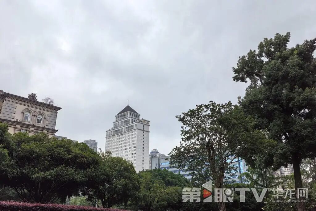 重庆未来三天中东部局地仍有强降雨，29日白天降雨逐渐减弱结束