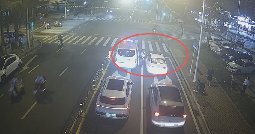 幼童发热惊厥昏迷,黄陂巡特警5分钟护送就医 幼童发热惊厥昏迷,黄陂巡特警5分钟护送就医