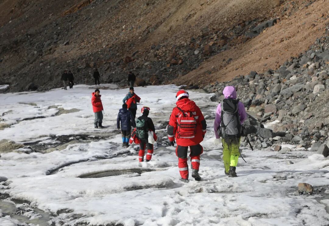 3人私自攀登玉珠峰被困，2人失联，1人滞留在海拔5900米营地，29小时后获救